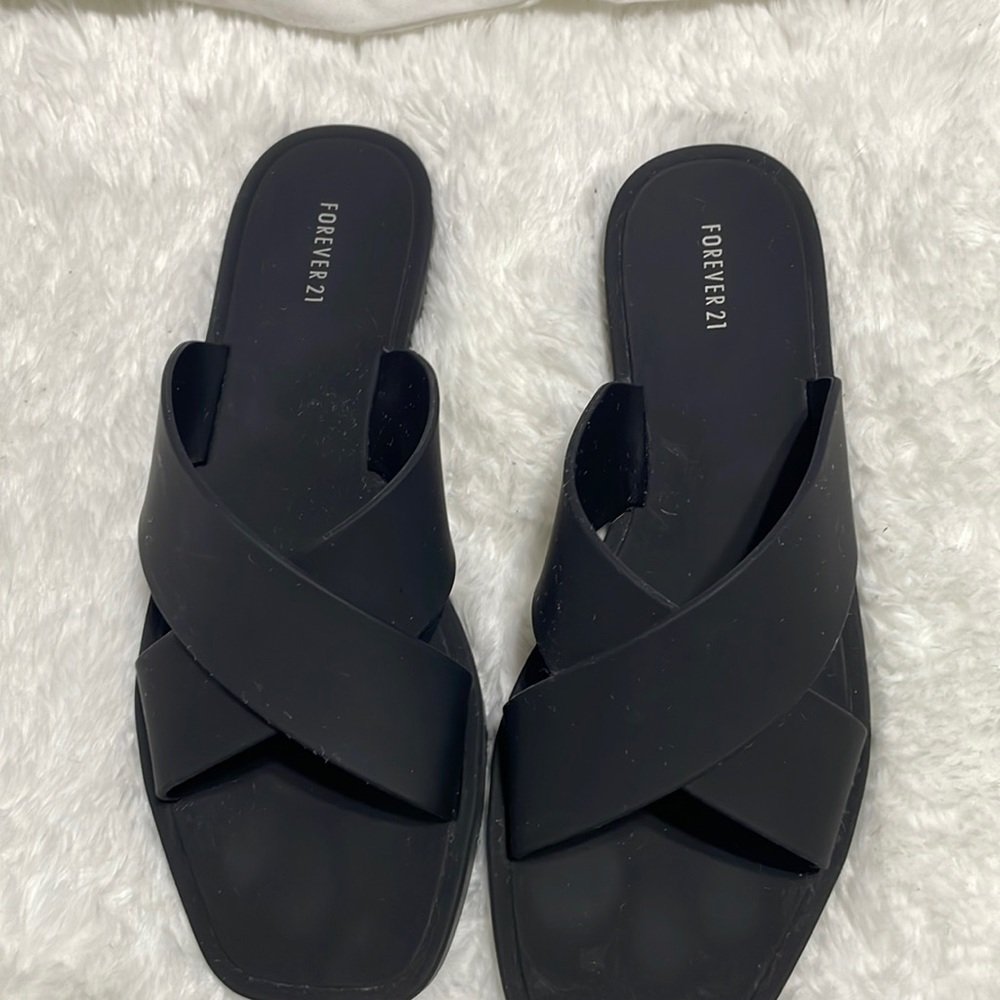 Black flat sandals Forever 21 size 7